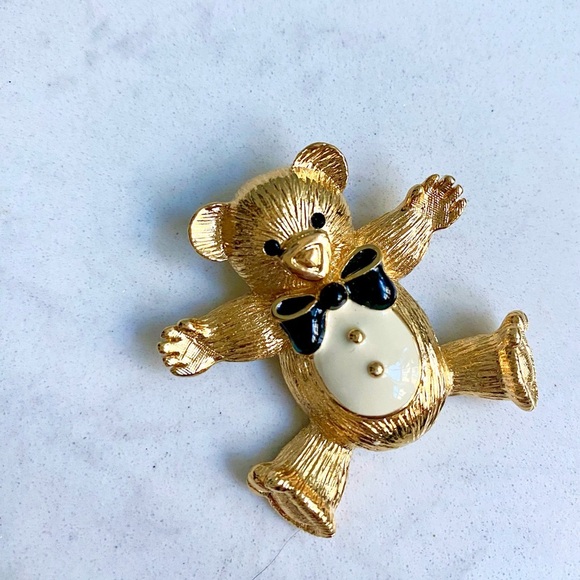 VTG ST. JOHN 24K Gold Teddy Bear Brooch with Enamel Black Bow & White Belly RARE - Picture 5 of 5